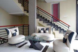 RedDoorz near Monumen Habibi Ainun