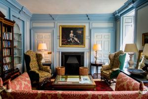 Great House - A Grand Georgian Retreat with Heated Outdoor Pool