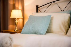 Awel Taf - A well-appointed cottage comfortably accommodates up to six guests