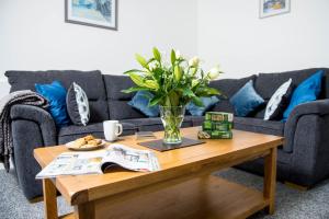 Awel Taf - A well-appointed cottage comfortably accommodates up to six guests