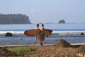Oseda Nias Surf House