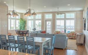 Five-Bedroom House room in Turtle Paradise Home