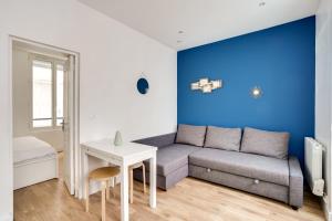 Apartment 3 people close Eiffel Tower by Weekome