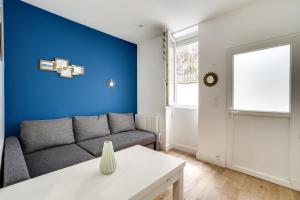 Apartment 3 people close Eiffel Tower by Weekome