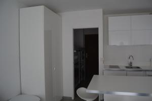 Appartements joli studio expose sud avec terrasse : photos des chambres