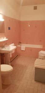 Hotels Hotel Sainte Agnes : Chambre Familiale avec Salle de Bains