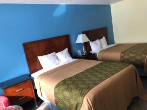 Queen Room with Two Queen Beds room in Western Inn South