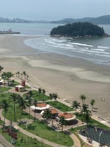 São Vicente Itararé prédio frente mar apto fundo vista parcial