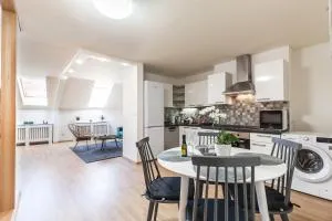 Bolle Apartments , historical centre - 科希策