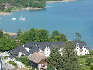 Appartements Logement atypique avec vue unique panoramique sur le lac d’Annecy, dans une residence avec plage et ponton privee sur la commune de Duingt (Rive gauche du lac). : photos des chambres