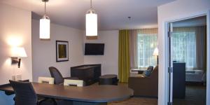 One-Bedroom Queen Suite room in Candlewood Suites Pearl an IHG Hotel