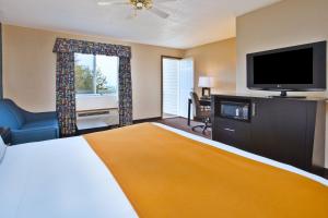 King Room with Balcony - Non-Smoking room in Holiday Inn Express Mackinaw City an IHG Hotel