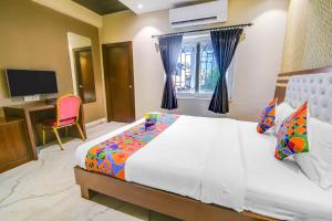 FabHotel Luxor - Nr Acropolis Mall