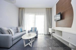 Suite with Balcony and Sea View room in Hotel Bracera