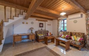 Apartment Paulina in a Stone House 