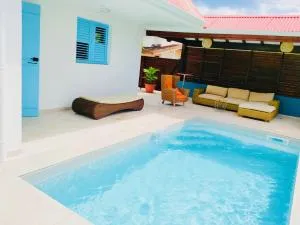 Location Maison Bleue avec piscine privative au Carbet Martinique - Quartier Piton