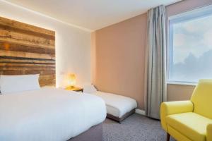 Family Room - Non-Smoking room in Clarion Cedar Court Bradford Hotel