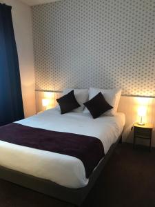 Hotels Logis Hotel La Coupe d'Or : Chambre Double Standard