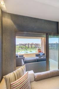 Lumineux et Vue dégagée sur Piscine à Prestigia