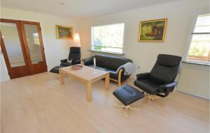 Three-Bedroom Holiday Home In Augustenborg