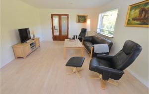 Three-Bedroom Holiday Home In Augustenborg