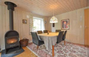 Three-Bedroom Holiday Home With A Fireplace In Rømø