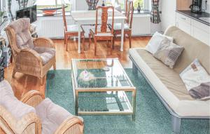 Cozy Apartment In Molkwerum With Wifi