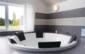 Seven-Bedroom Holiday Home Tranekær With A Room Hot Tub 03