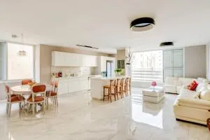 MAGNIFIQUE APPARTEMENT A 3' DE LA PLAGE ET KIKAR - Netanya