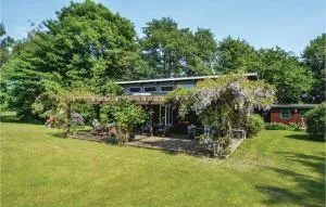 Four-Bedroom Holiday Home In Stege - Pollerup Kullegård
