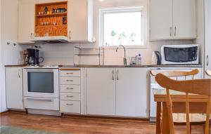 3 Bedroom Lovely Home In Orrefors