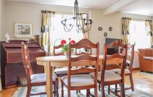 3 Bedroom Lovely Home In Orrefors
