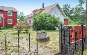 3 Bedroom Lovely Home In Orrefors