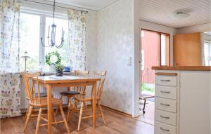 3 Bedroom Lovely Home In Orrefors
