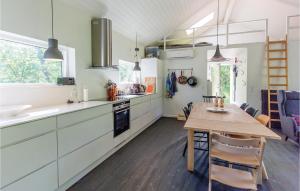 Three-Bedroom Holiday Home In Hojby