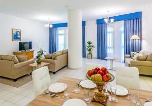 Three-Bedroom Apartment room in Roda Al Murooj Residences