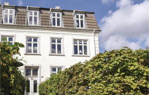 Beautiful Apartment In Charlottenlund