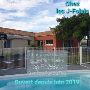 B&B / Chambres d'hotes Chez les J-FOLAIS - 3 kms Puy duFou - Les Epesses : photos des chambres