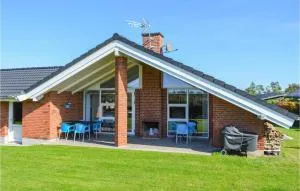 Three-Bedroom Holiday Home In Hadsund - Haslevgårde