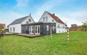Ten-Bedroom Holiday Home In Glesborg - Glesborg