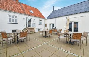 Ten-Bedroom Holiday Home In Glesborg