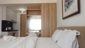 Economic Luxurious Studio Pinewood Apartment Jatinangor near JATOS By Travelio