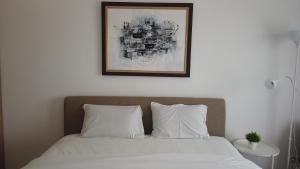 Economic Luxurious Studio Pinewood Apartment Jatinangor near JATOS By Travelio