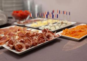 Hotels Hotel restaurant Oasis : photos des chambres