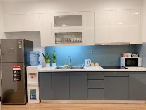 Lynn Housing Vinhomes Metropolis 2BR LuxuryService near Lotte