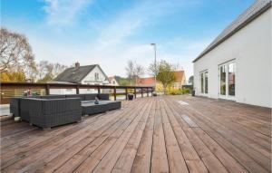 Ten-Bedroom Holiday Home In Glesborg