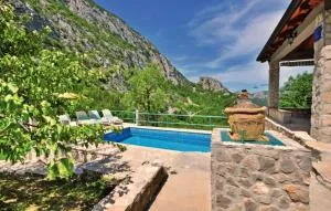 Holiday Home with a Private Pool - Čisla