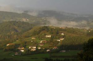 En la colina 1 Montañealde