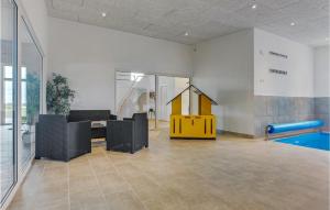 12 Bedroom Nice Home In Haderslev