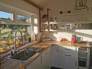 Luxury 5* Home with Secret Garden and Free Parking